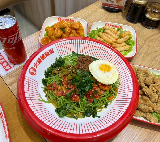 嘶溜川渝风味小面：半碗都是料的产品战略